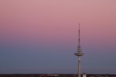 Funkturm Bremen in der Morgendämmerung