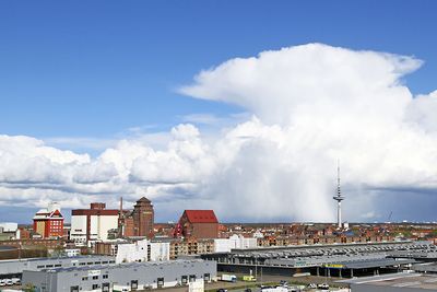 Großmarkt und Funkturm Bremen, Gewitterwolken, Wolkenbruch