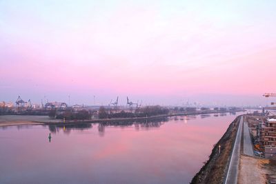 Wintermorgen an der Weser in Bremen