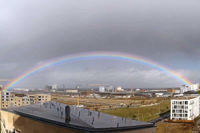 Regenbogen über dem Überseepark in Bremen
