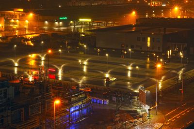 Nachtszene, Auto auf gefrorenem Parkplatz, Überseestadt Bremen