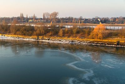 Winterstimmung, Eisfäche auf dem Überseehafen, treibendem Eis auf der Weser